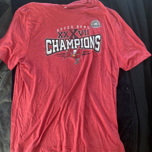 Tampa Bay Buccaneers Tshirt - Picture 1 of 3